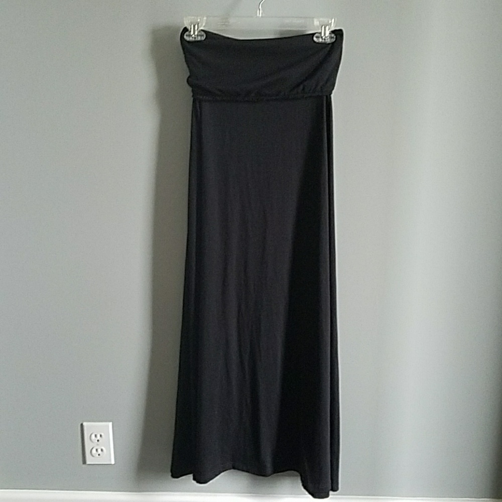 Maxi skirt / strappless shift.